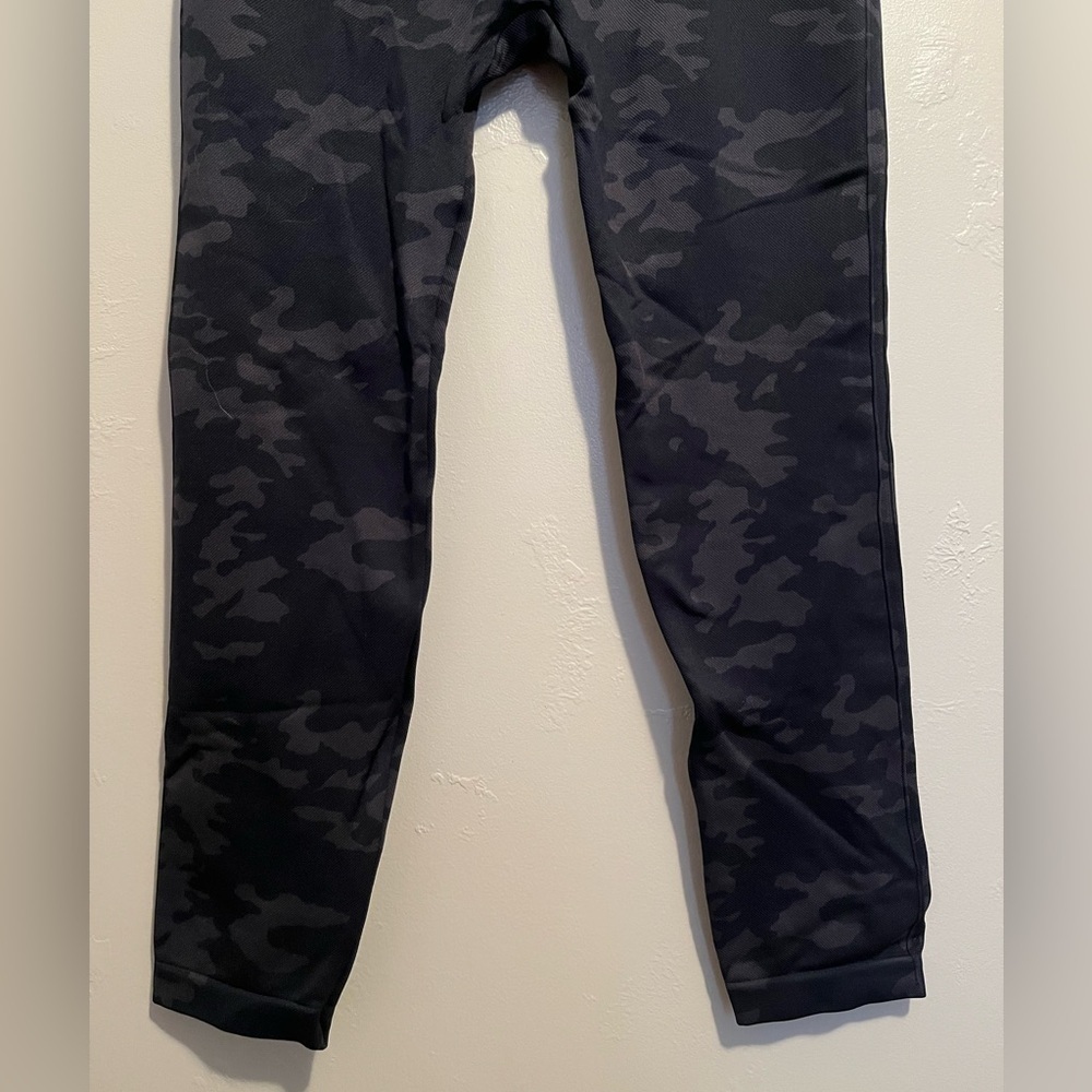 SPANX Look at Me Now Seamless Leggings - Camo - Picture 4 of 12
